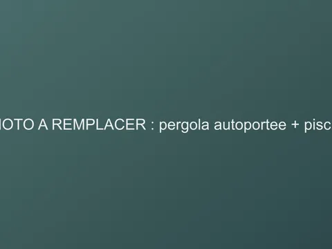 Pergola bioclimatique autoportée au bord d’une piscine